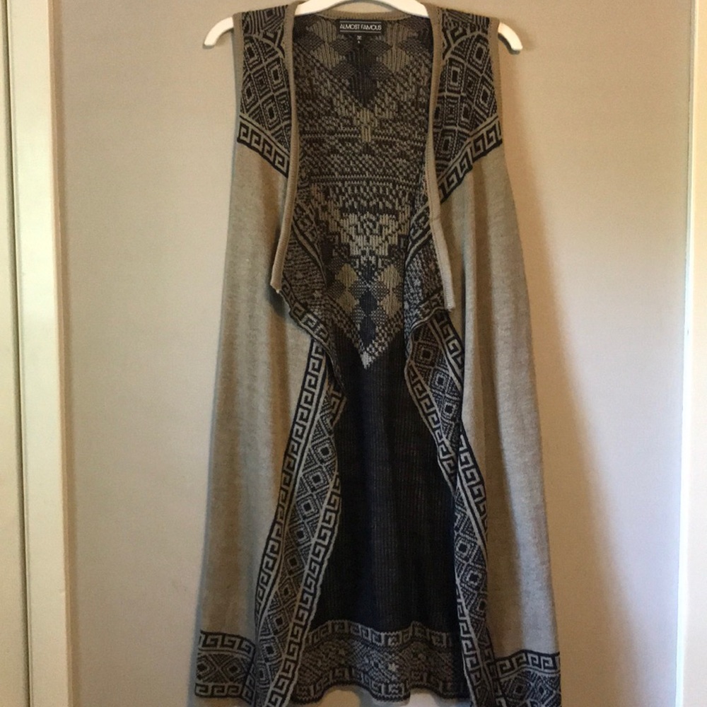 Sleeveless cardigan